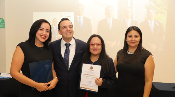 Entregan reconocimientos a defensores públicos de Guanajuato