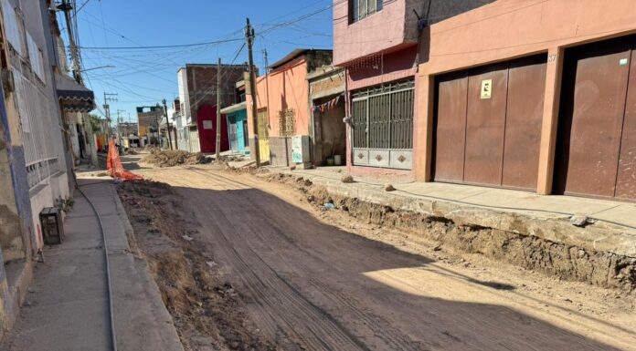 Avanzan obras de modernización en calle Honda de Silao