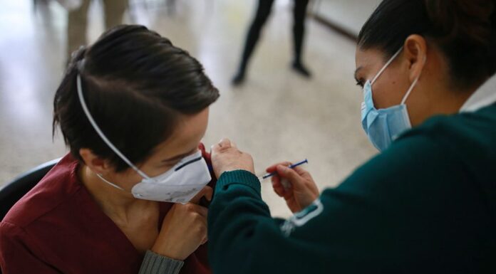 Fortalece IMSS Guanajuato esquema de vacunación invernal