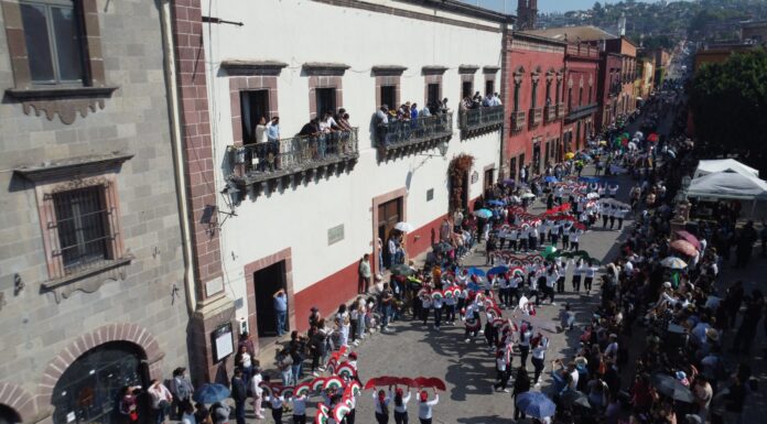 Miles de sanmiguelenses reviven con orgullo el espíritu revolucionario