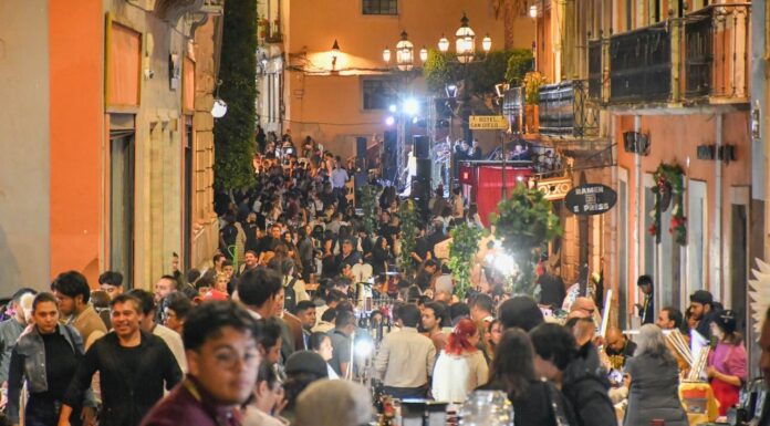 Inaugura Samantha Smith una edición más de Catando México