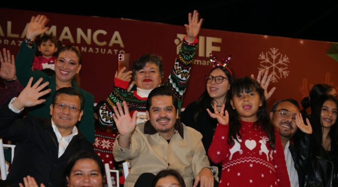 Con encantador desfile, inicia la Dulce Navidad en Salamanca