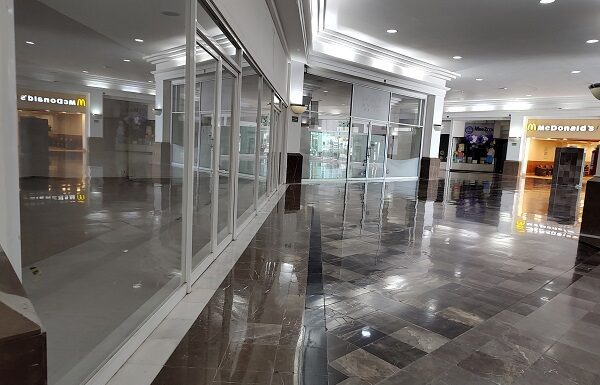 Cierran 10 por ciento de locales en Centros Comerciales de León