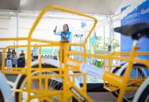 Entrega Ale Gutiérrez apoyos a comerciantes en León