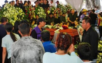 Detiene fiscalía de Michoacán a siete escoltas de Carlos Manzo
