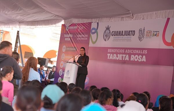 Realiza Libia Dennise gira de trabajo en Dolores Hidalgo