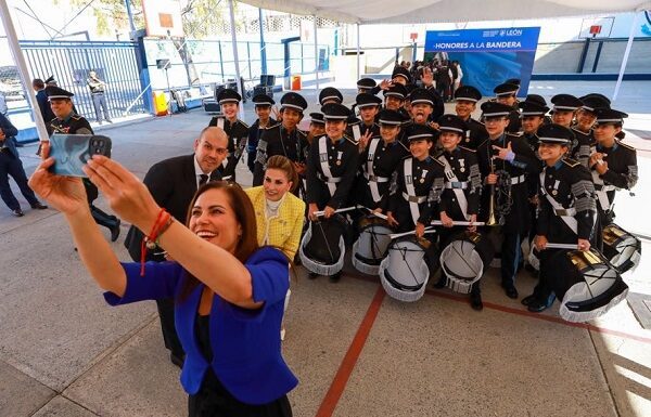 Ale Gutiérrez va por la formación de líderes en León