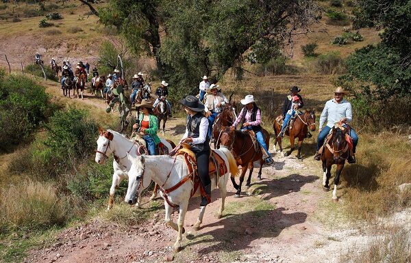 León mantiene vivo el legado de los héroes que dieron patria a México