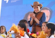 Visita Ale Gutiérrez a la comunidad de Vaquerías