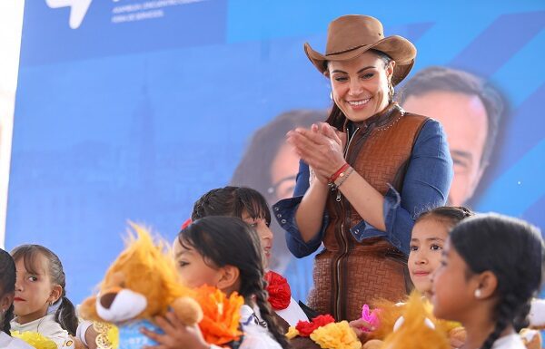 Visita Ale Gutiérrez a la comunidad de Vaquerías