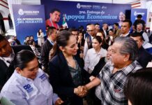 Entrega Libia Dennise apoyos a migrantes en Guanajuato