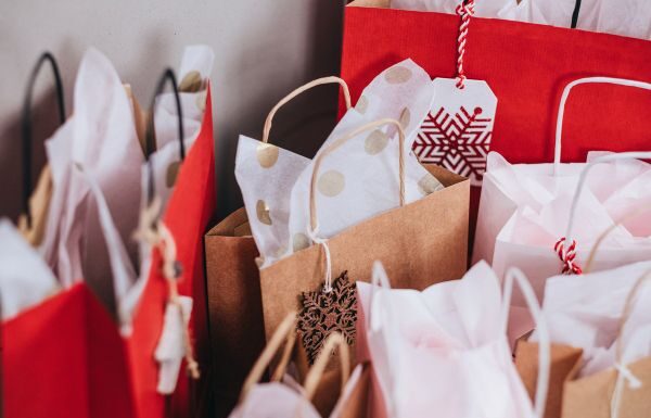 Mexicanos llegan con cautela y control de gastos a Navidad 2025