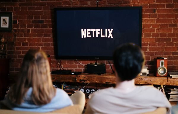 Netflix anuncia compra de contenidos a Warner y HBO