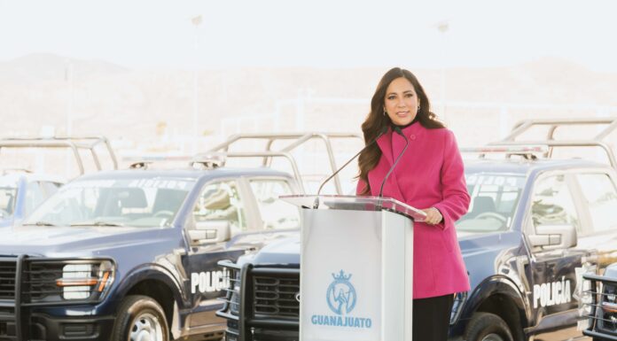 Entrega Libia Dennise patrullas a 14 municipios del Estado