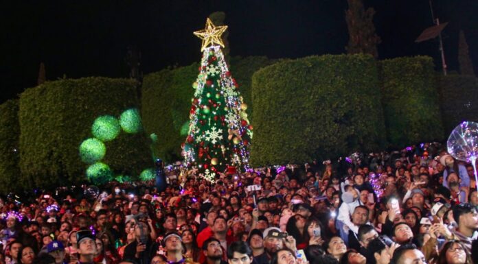 En un ambiente de paz, Silao enciende el árbol de la esperanza