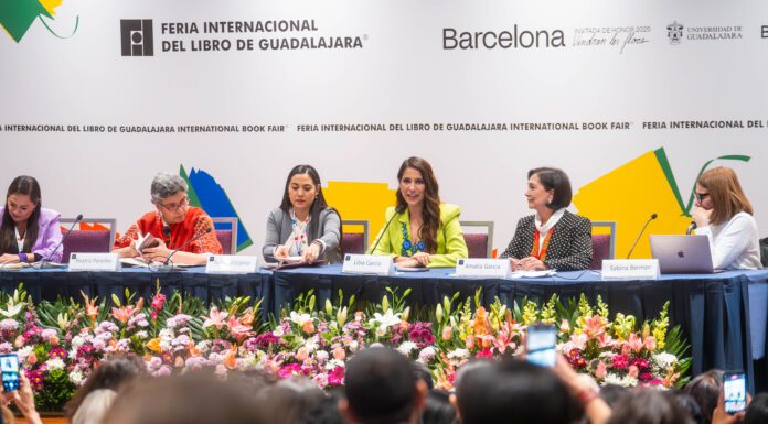 Participa Libia Dennise en foro de Mujeres en el Poder en la FIL