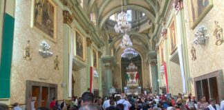 Veneran a la Vírgen de Guadalupe miles de leoneses