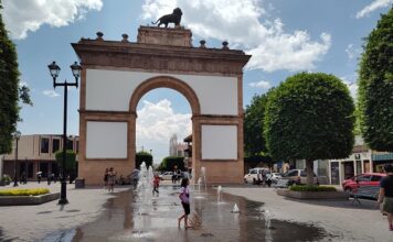 León refuerza políticas públicas para atender a infancias y adolescencias