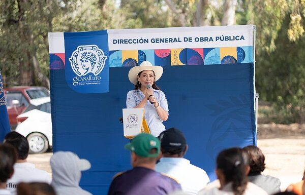 Entrega Samantha Smith obras en Los Nicolases y El Rodeo