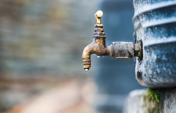 Casi 120 mil leoneses sina gua en zona oriente; se dañó tubería