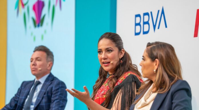 Participa Libia Dennise en foro sobre inversión en turismo en Madrid