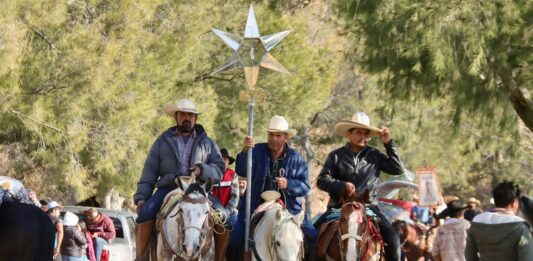 Suben 5 mil jinetes al Cerro del Cubilete en Silao
