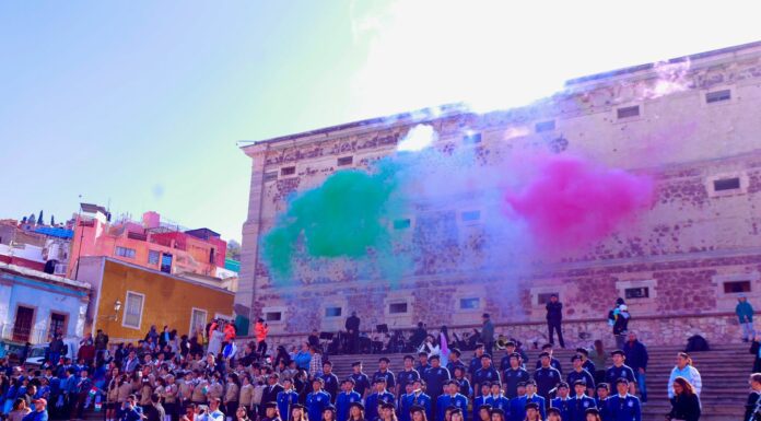 Encabeza Libia Dennise abanderamiento de escoltas en Día de la Bandera