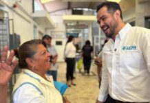 Atiende Allan León necesidades de mercados en el municipio