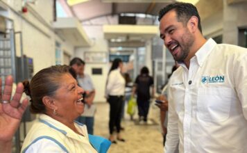 Atiende Allan León necesidades de mercados en el municipio