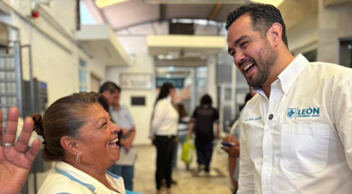 Atiende Allan León necesidades de mercados en el municipio