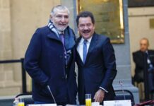 Renuncia Adán Augusto a coordinación de Senadores de Morena