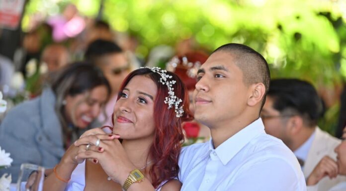 Celebran en la capital boda comunitaria