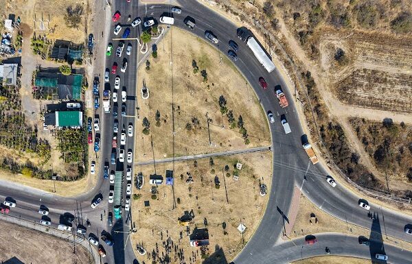 Ale Gutiérrez da solución a conflicto vial en zona de La Antorcha