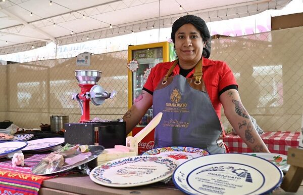 Joven cocinera tradicional conserva el sabor ancestral en cada platillo