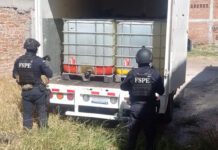 Policía estatal incauta 17 mil litros de huachicol en dos predios
