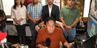 Marx Arriaga continúa apertrechado en oficina pública este lunes