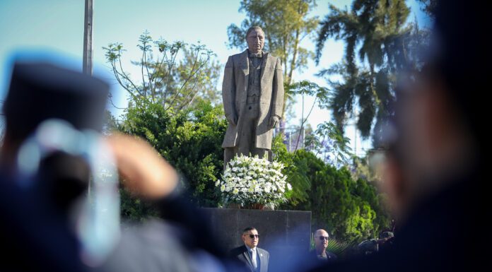 Conmemora León 220 aniversario del natalicio de Benito Juárez