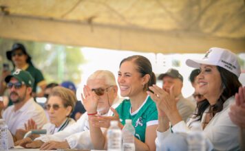 Participa Ale Gutiérrez de 65 aniversario de Liga de Beisbol y Softbol León