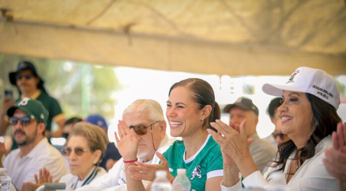 Participa Ale Gutiérrez de 65 aniversario de Liga de Beisbol y Softbol León