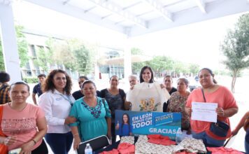 Brinda León atención integral a mujeres