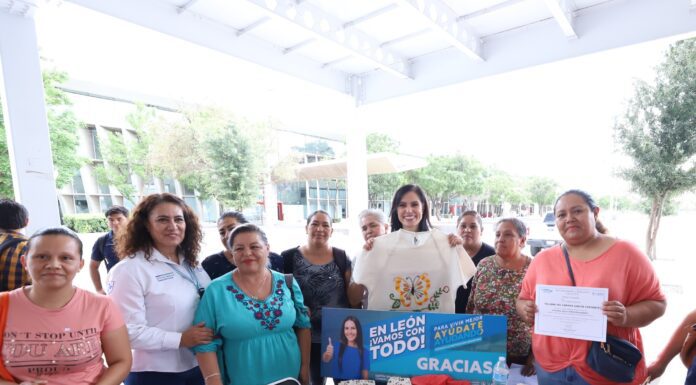 Brinda León atención integral a mujeres