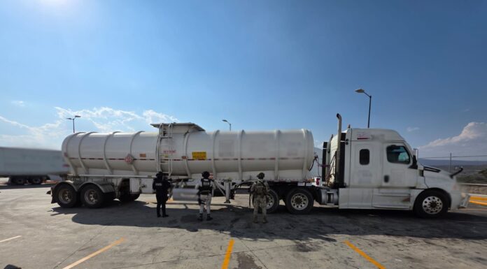 Policía estatal asegura casi 100 mil litros de huachicol; hay 2 detenidos