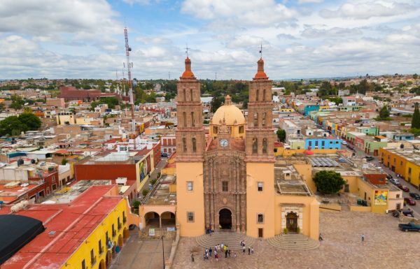 Entregan certificaciones laborales a guías de turistas en Dolores Hidalgo