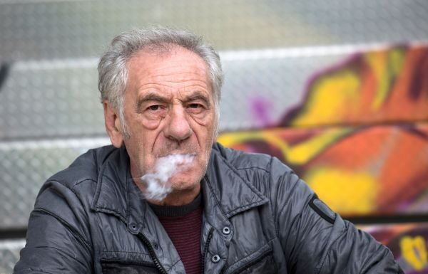 Fumadores pagan costo de impuestos saludables