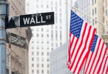 Wall Street en números rojos; Bolsa Mexicana de Valores avanza