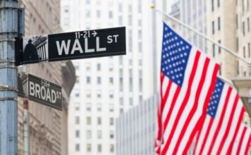 Wall Street en números rojos; Bolsa Mexicana de Valores avanza