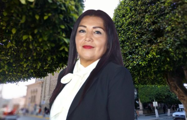 Regidora María Monreal, de Silao, escandaliza en oficina pública