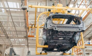 Cae exportación y fabricación de vehículos ligeros durante febrero