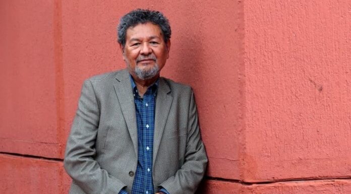 Elmer Mendoza recibirá premio Jorge Ibargüengoitia otorgado por la UG