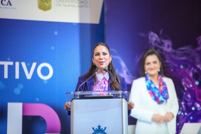 Panel Mujeres UG (4)